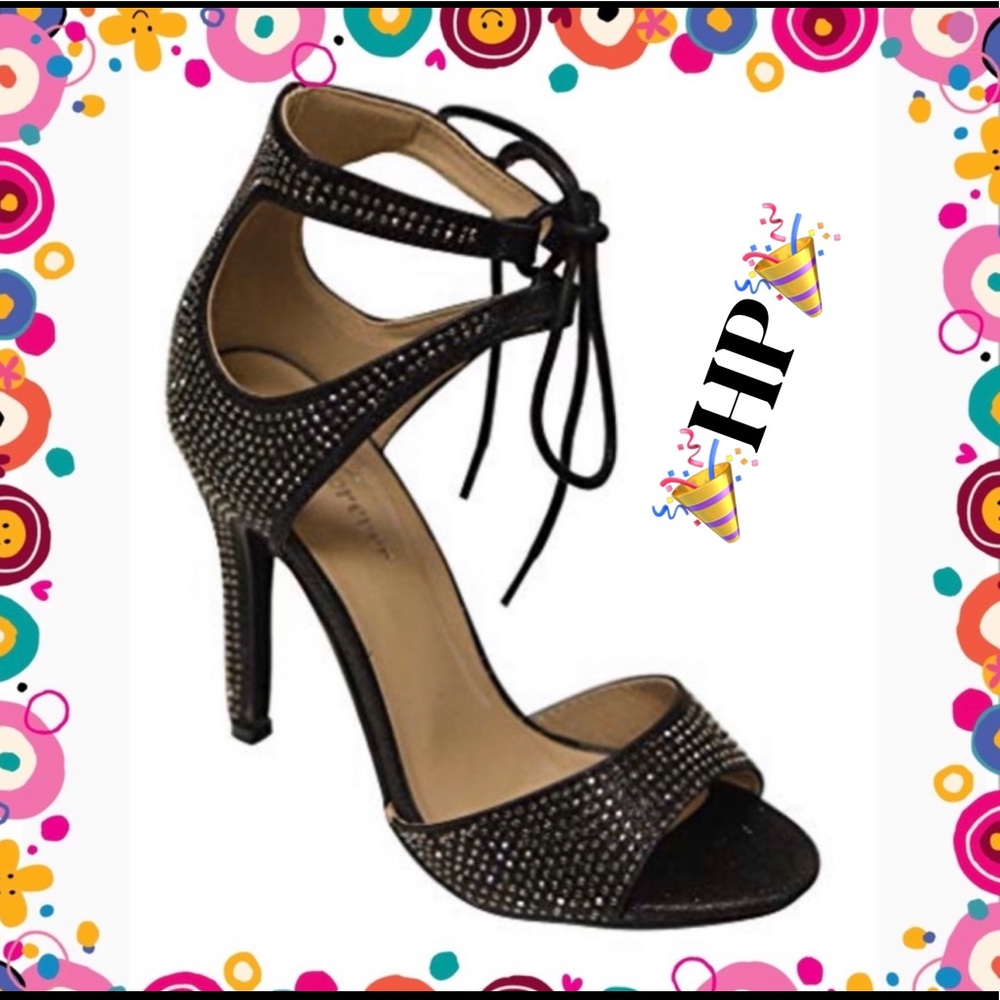 🎉HP🎉 BLACK GLITTER HEELS